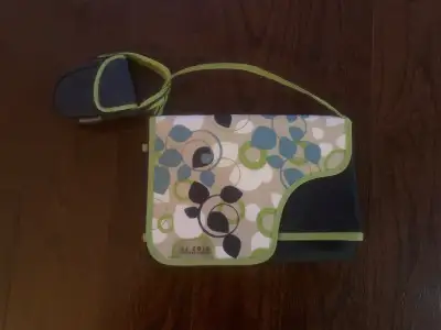 JJ COLE Diaper Changing Clutch / Pochette à langer, View more