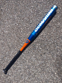 DeMarini uexxum fastpitch baseball bat