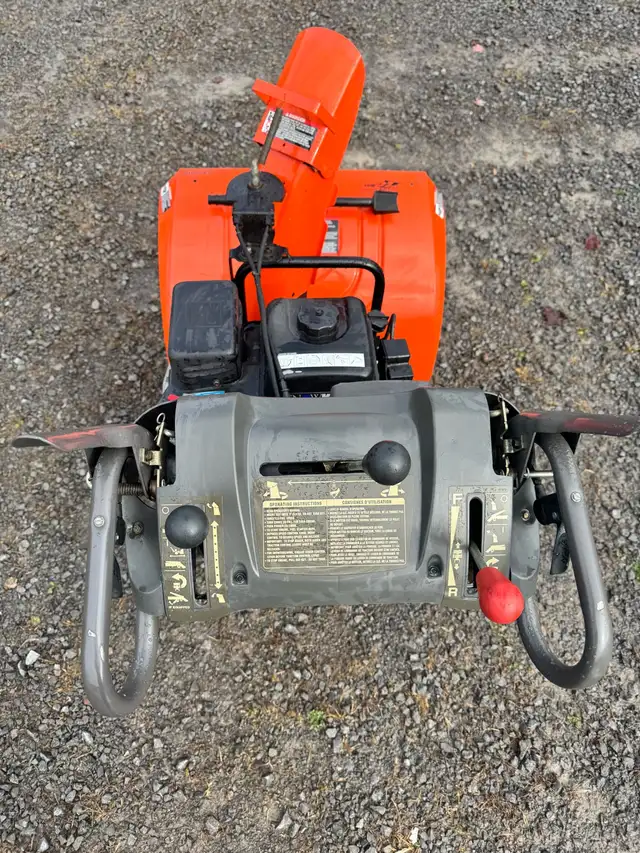 souffleuse a neige husqvarna 30po in Snowblowers in Trois-Rivières - Image 8