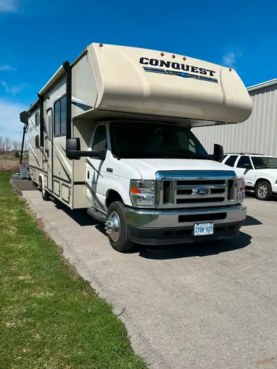 2023 Conquest - C Class 2 slide outs Truck under warranty Sleeps 10 Comes with 2016 Chevy Sonic and...
