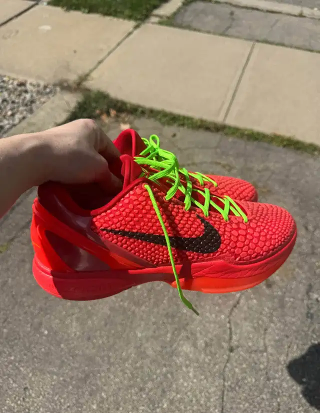 Kobe 6 Protro “Reverse Grinch”  in Men's Shoes in Mississauga / Peel Region - Image 3