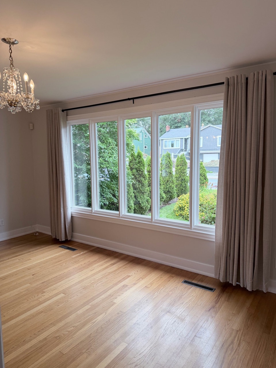 3 bedroom 1 bathroom house Churchill Square area 3