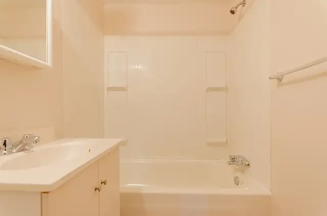 Modern Studio with Private Balcony – 236 Jogues St in Long Term Rentals in Sudbury - Image 9