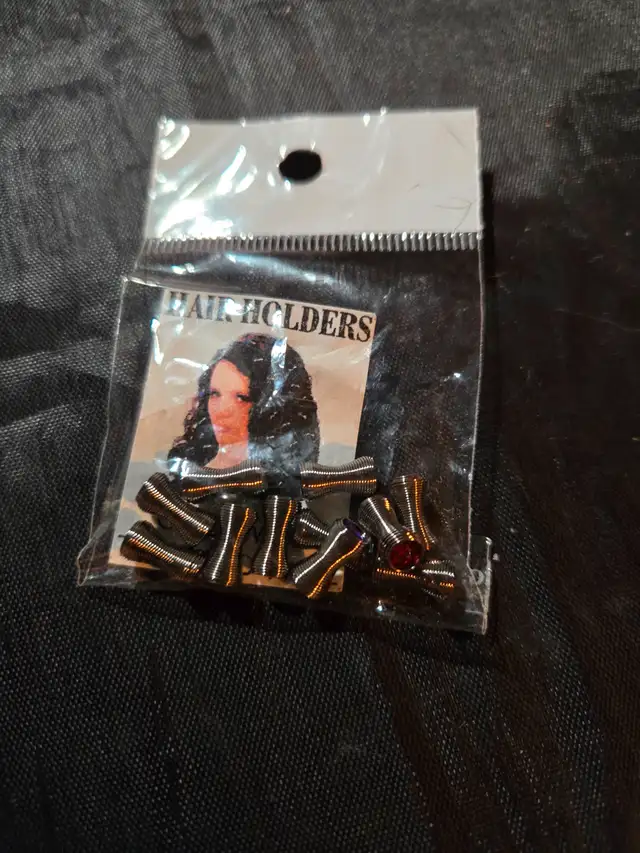 Free decorative hair pieces in Free Stuff in Hamilton - Image 2