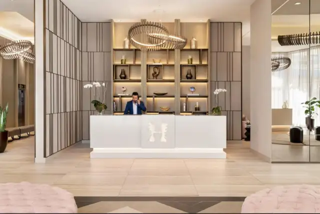 Hollywood Beach Oceanfront Getaway with Stunning Views & Resort in Florida in Canada - Image 11