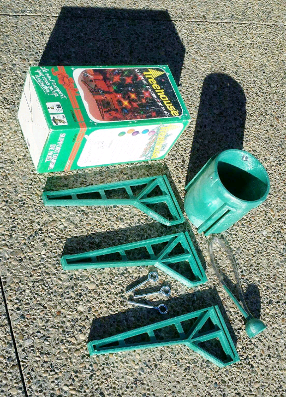 ☆☆ 2 - CHRISTMAS TREE STANDS - $45 EACH! ☆☆548862423068856321