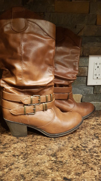 Ladies Brown Boot Size 9