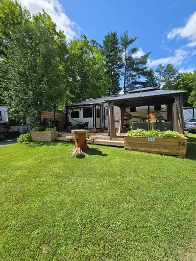 ⭐️FOR SALE - 2017 - 33 ft Forest River Rockwood Fifth Wheel⭐️ ➡️Asking $41, 000 Location: TRAILER PA...