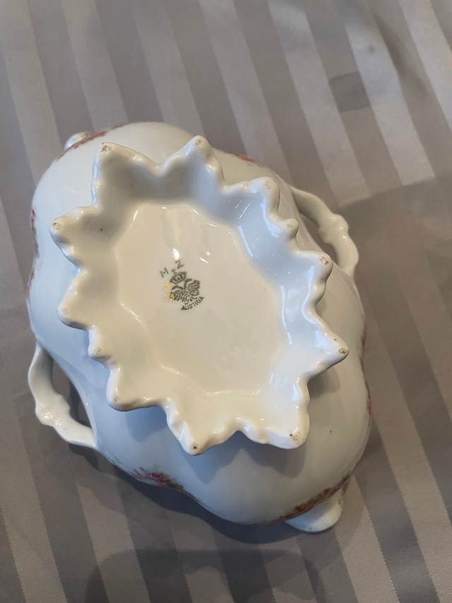 China bridal rose made in Austria dish dans Art et objets de collection  à Région de Mississauga/Peel - Image 3
