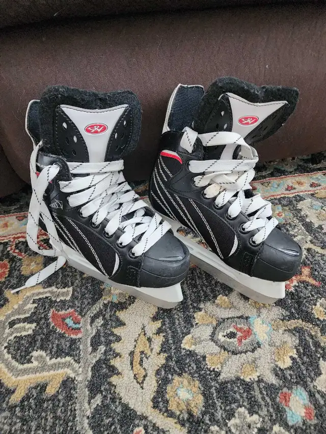 BAUER kids hockey skates gentally used various sizes in Skates & Blades in Ottawa - Image 2