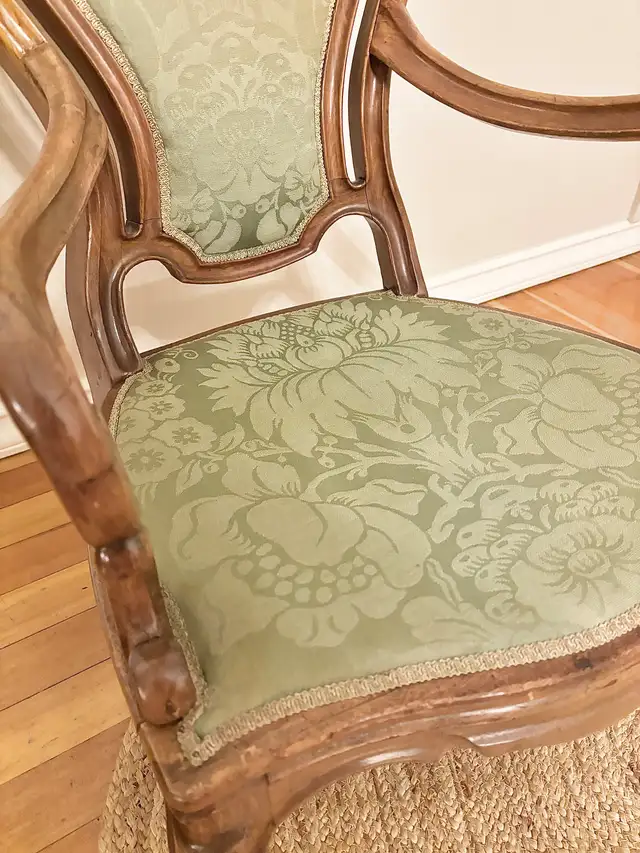 antique carved parlour chair in Chairs & Recliners in Nelson - Image 4