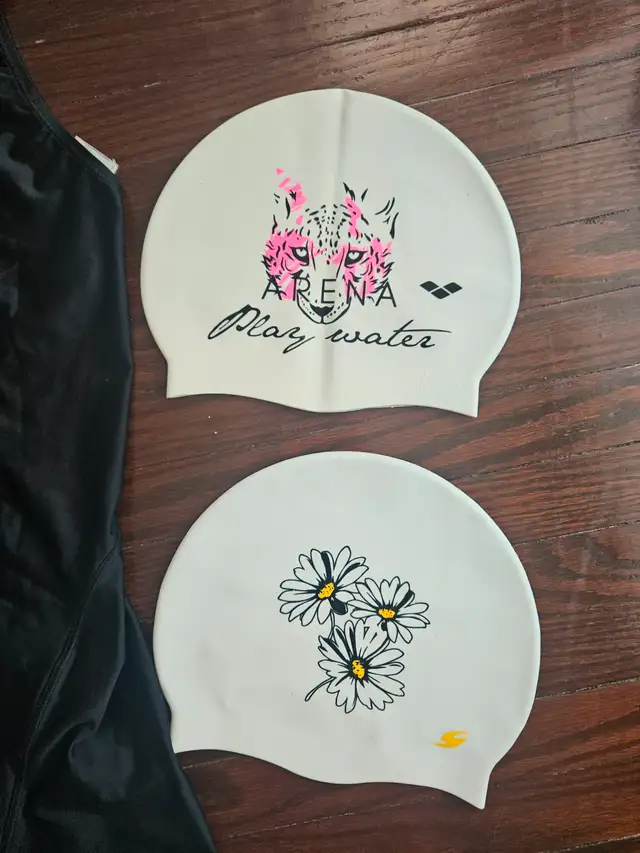 Women M Swimsuit & 2 New Swim Caps63009267006595121