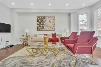 * Stunning, 4 Bed And 3 Bath Semi-Detached House For Rent in Brampton!* ✨ *It's An Open Concept Mode...