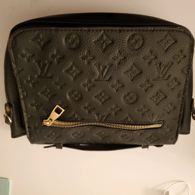 Purses Women's Bags & Wallets Ottawa Kijiji