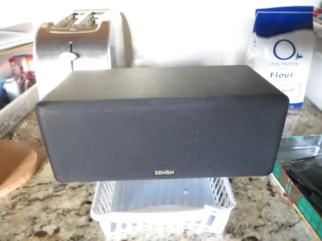 DENON CENTRE (CENTER) CHANNEL in Speakers in Kitchener / Waterloo - Image 3