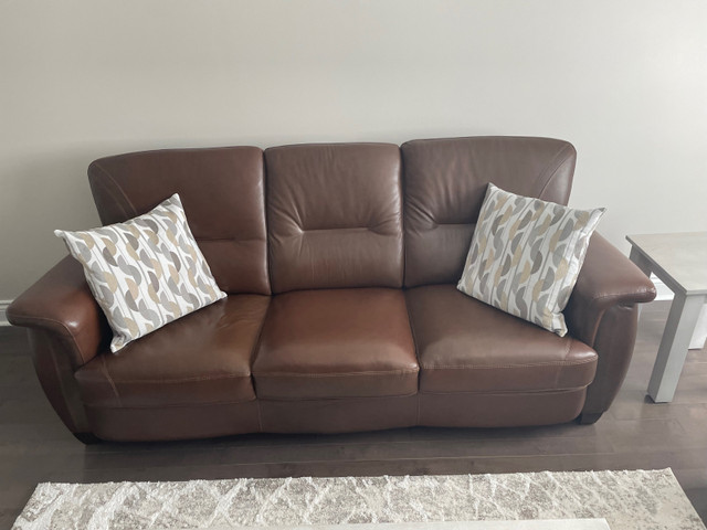 Sofa- love seat italian leather custom made in mtl never used  dans Sofas et futons  à Ville de Montréal