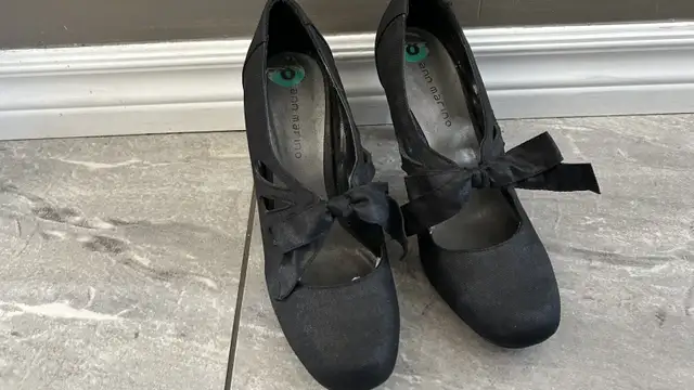 Women’s Hills Shoes  in Women's - Bottoms in Sudbury - Image 3