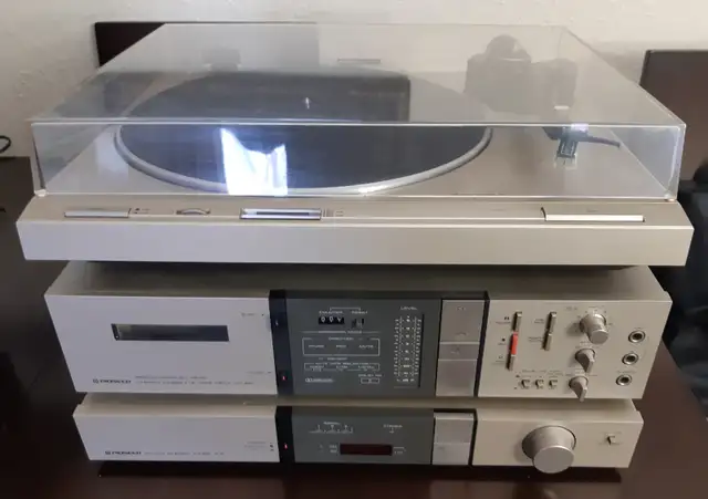 Pioneer Turntable  PL-4  in great working condition in General Electronics in Oshawa / Durham Region - Image 8