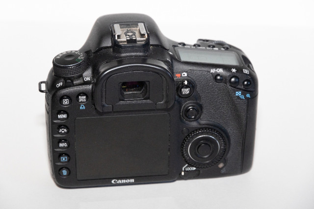 Canon DSLR EOS 7D avec 3 objectifs et accessoires dans Appareils photo et caméras  à Longueuil/Rive Sud - Image 2