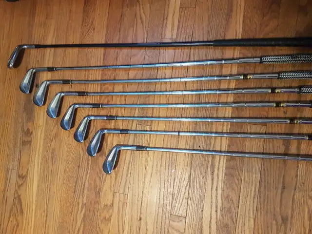 Mens right handed golf set and bag in Golf in St. Catharines - Image 4