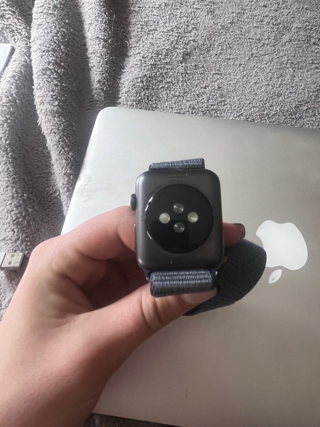 Apple Watch Series 3  in General Electronics in Leamington - Image 2