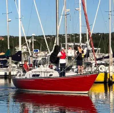 33' Sailboat, excellent condition and ready to take you on some new adventures. Located at the Royal...