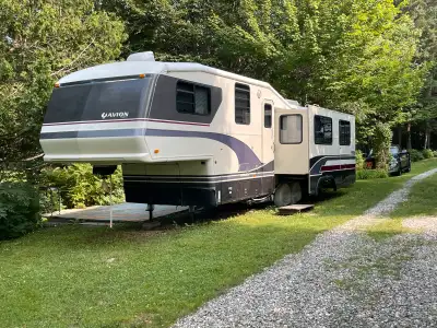 Fifthweel Marque modèle FLEETWOOD AVION FIFTH 1993 36 pieds Très bonne état