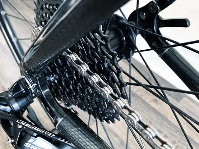 Full Carbon Aquila flat bar 2x10 Racing Road Bike Mint in Road in City of Toronto - Image 5
