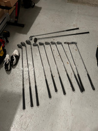 Set golf clubs right handed