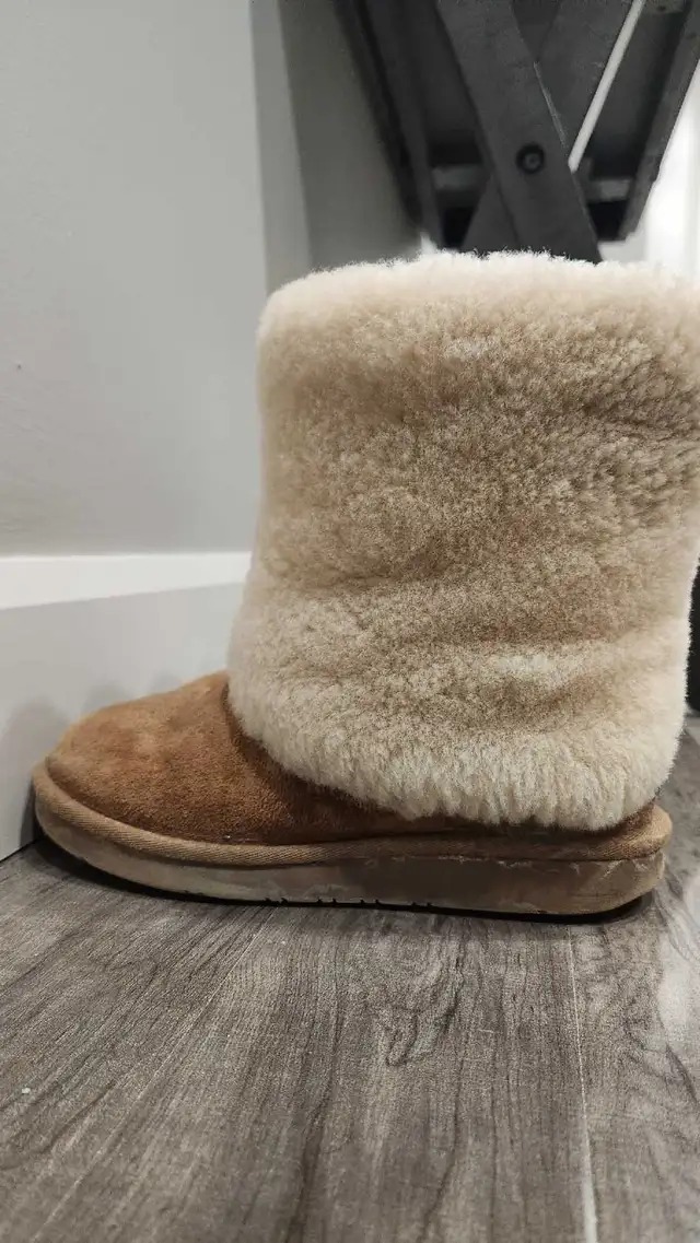 UGG Boots in Women's - Shoes in Markham / York Region - Image 5