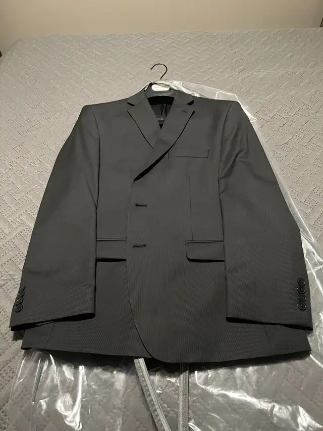Calvin Klein Jacket 42S (Never worn) in Men's in Edmonton - Image 2