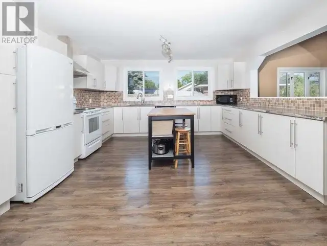 Modern 3 bedrooms plus den house in New Sudbury in Long Term Rentals in Sudbury - Image 8