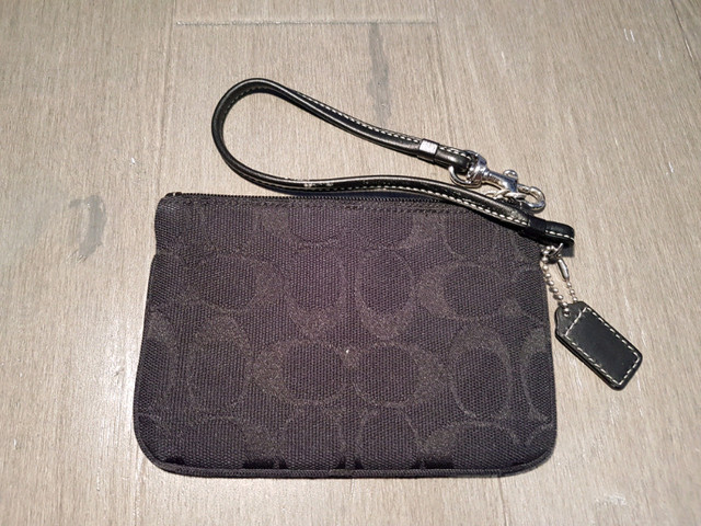 COACH Signature C Black Wrislet [WALLET] in Women's - Bags & Wallets in City of Toronto - Image 2