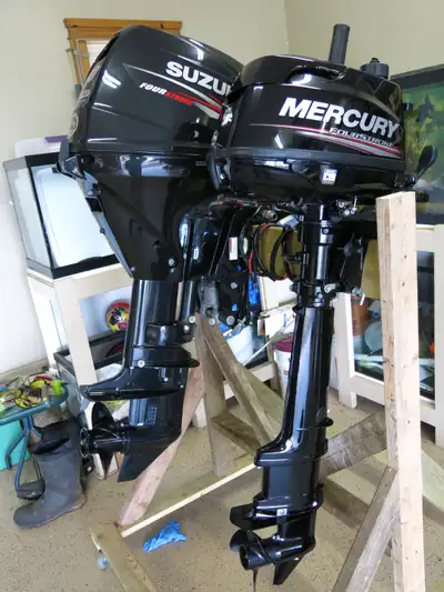The Suzuki 30 HP DF30ATHL outboard motor is a 4-stroke, 3-cylinder engine with electronic fuel injec...