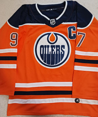 Connor Mcdavid Edmonton Oilers hockey jersey, size 50 Large