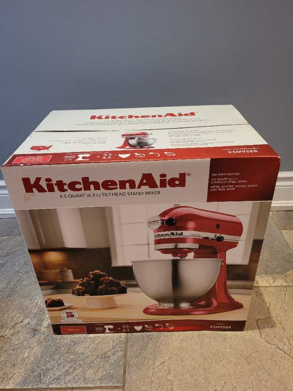 KitchenAid 4.5 Quart (3.5L) Tilt-Head Stand Mixer in Kitchen & Dining Wares in Markham / York Region
