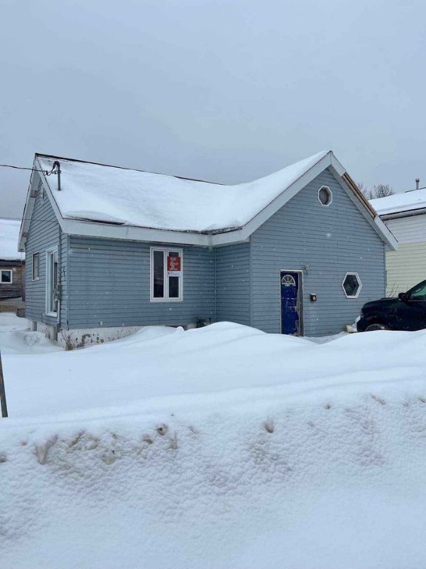 House for sale 2 apartments inside Houses for Sale Thunder Bay