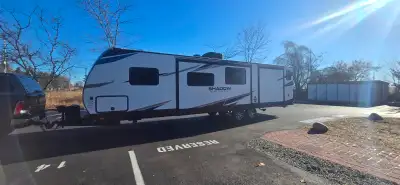 Mint condition Shadow Cruiser 325 BHS. Large, 2 motorized slide-outs family-friendly travel trailer...