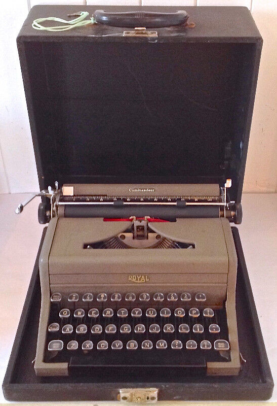 Antiquité 1941 Collection. Machine à écrire Royal Canada dans Art et objets de collection  à Lévis - Image 2
