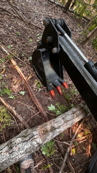 SKID STEER BACKHOE ATTACHMENT BRAND NEW 18”BUCKET. 