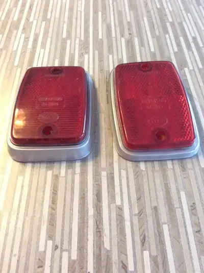 Pas craquer! Très bon état. Ne comprends pas le joint d’étanchéité (gasket) , lumières et vis $25 po...