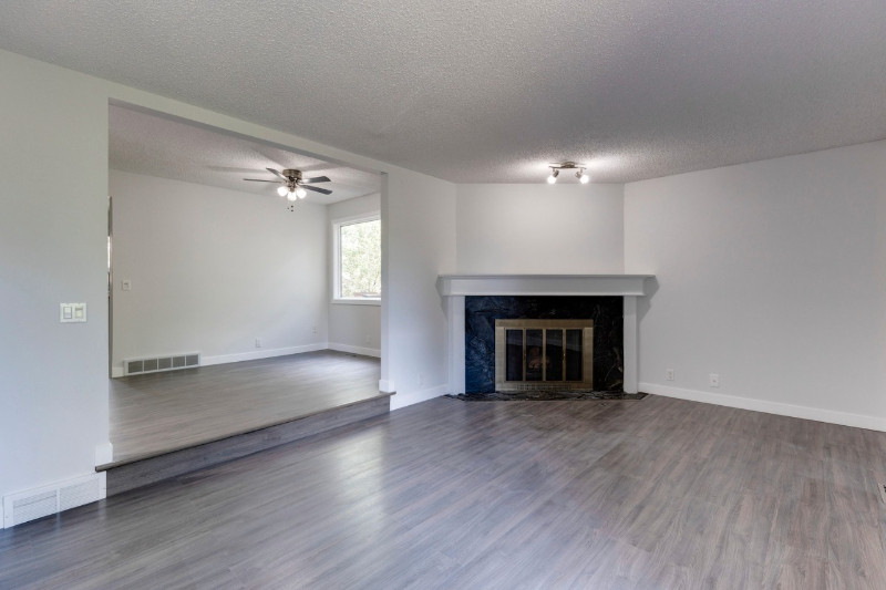 NEWLY RENOVATED 4 BR Beddington Front Dbl Garage2100 Sq.Ft Long