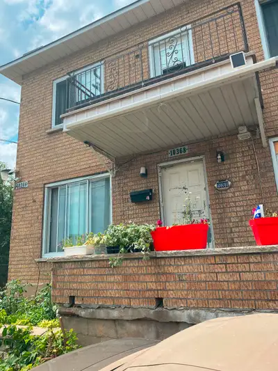 UN BEAU 4 ET DEMI  BELLE CUISINE  ET SALLE DE BAIN RENOVÉES