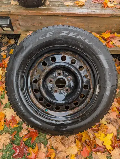 226/65/R17 1 and a half year of winter. Excellent tires! Reason for selling new vehicule. ICE ZERO -...