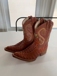 Kids cowboy boots (size: 10)