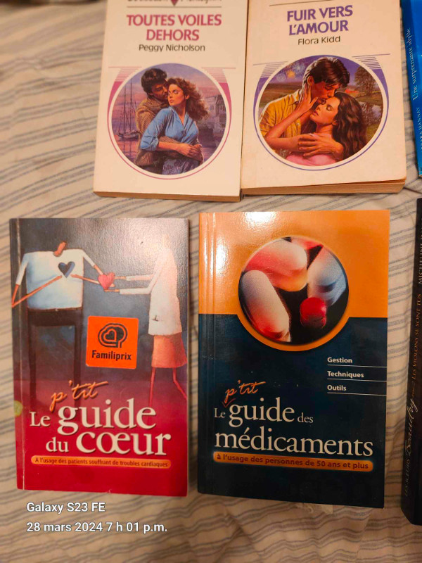 Livres, romans d'amour Harlequin, collection Azur, guide médocs dans Autre  à Gaspésie - Image 3