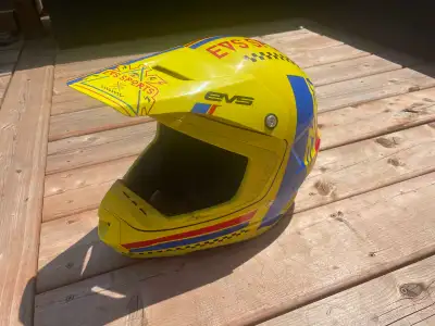 EVS sports T5 helmet Excellent condition Size medium (57-58cm) No accidents