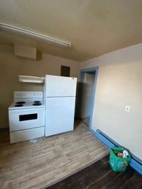 One bedroom apartment $900/month plus hydro
