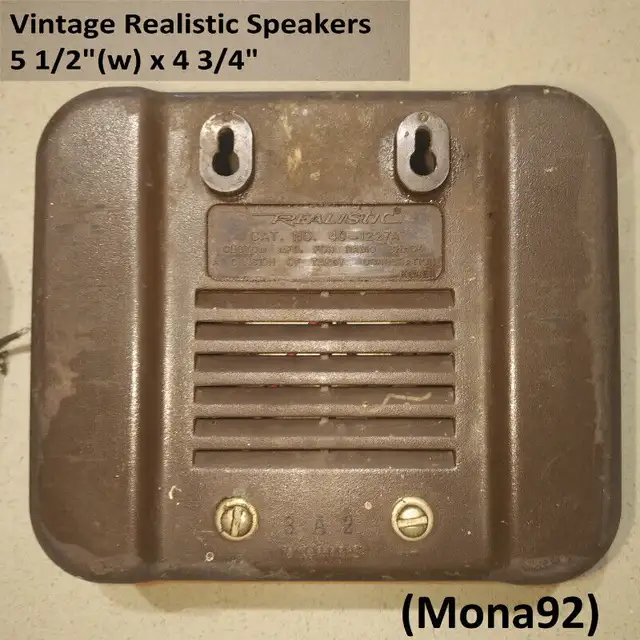 Vintage Speaker - Realistic, Wall Mounted, Pair, 5.5(w) x 4.75 in Speakers in Markham / York Region - Image 4