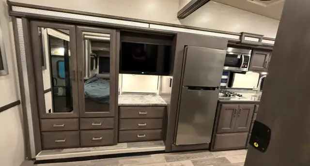 2023 Thor Outlaw 38MB Toy Hauler Motorhome in RVs & Motorhomes in Burnaby/New Westminster - Image 11